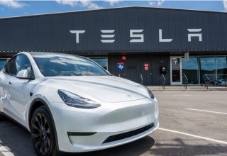 Tesla 100.000’den fazla aracını güvenlik sebebiyle geri çağırıyor!